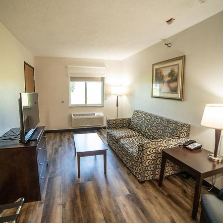 Quality Inn & Suites Watertown Near Prairie Lakes Ice Arena Zewnętrze zdjęcie