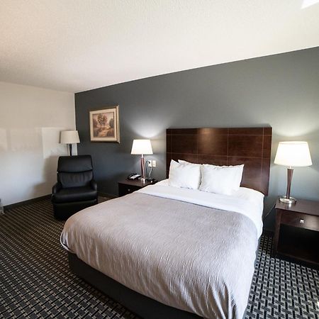 Quality Inn & Suites Watertown Near Prairie Lakes Ice Arena Zewnętrze zdjęcie