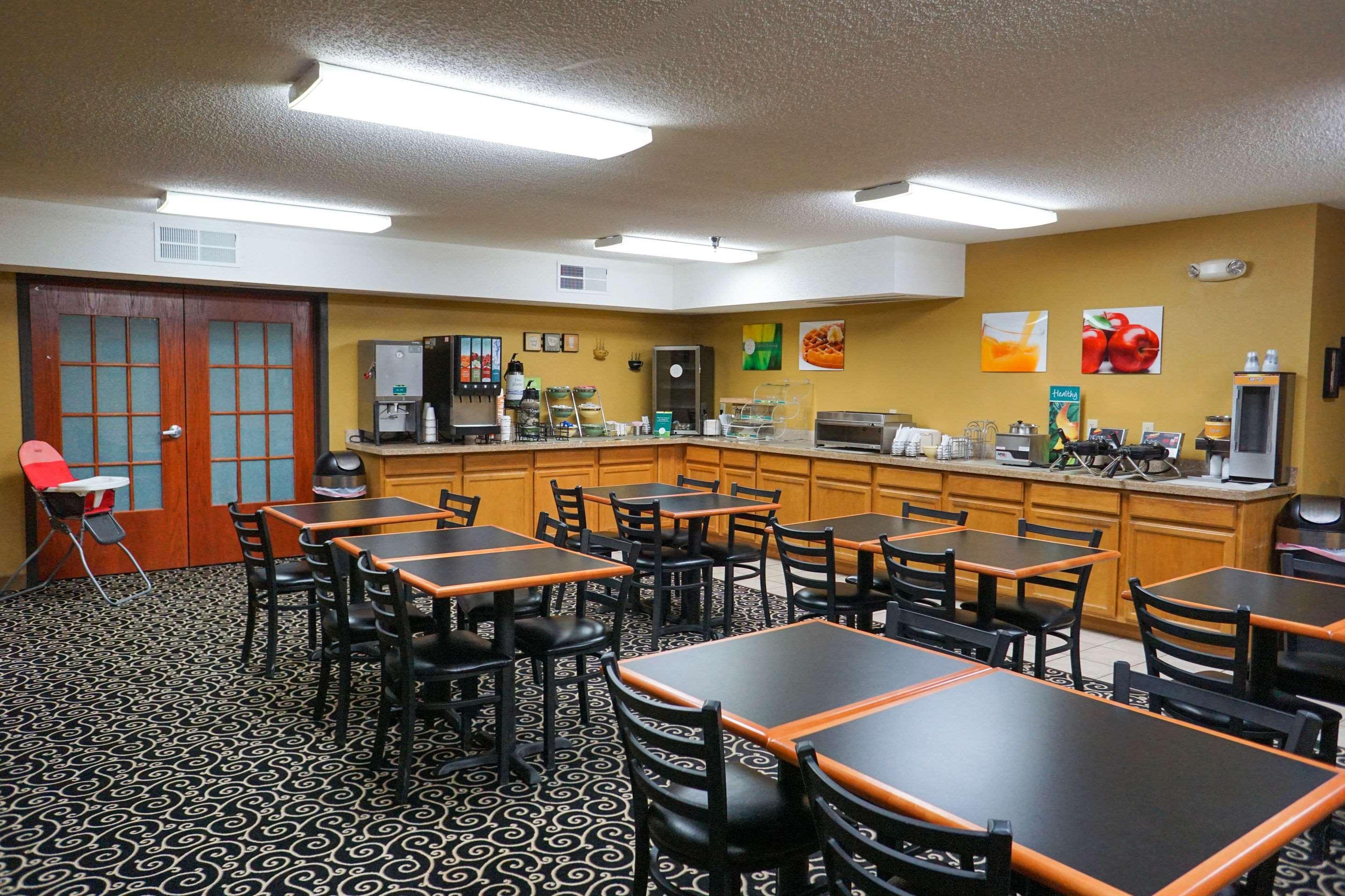 Quality Inn & Suites Watertown Near Prairie Lakes Ice Arena Zewnętrze zdjęcie