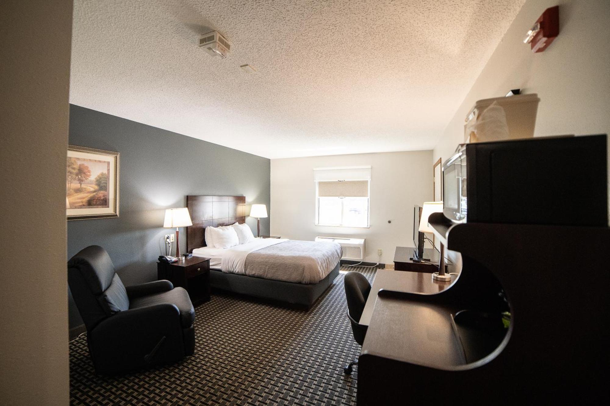 Quality Inn & Suites Watertown Near Prairie Lakes Ice Arena Zewnętrze zdjęcie