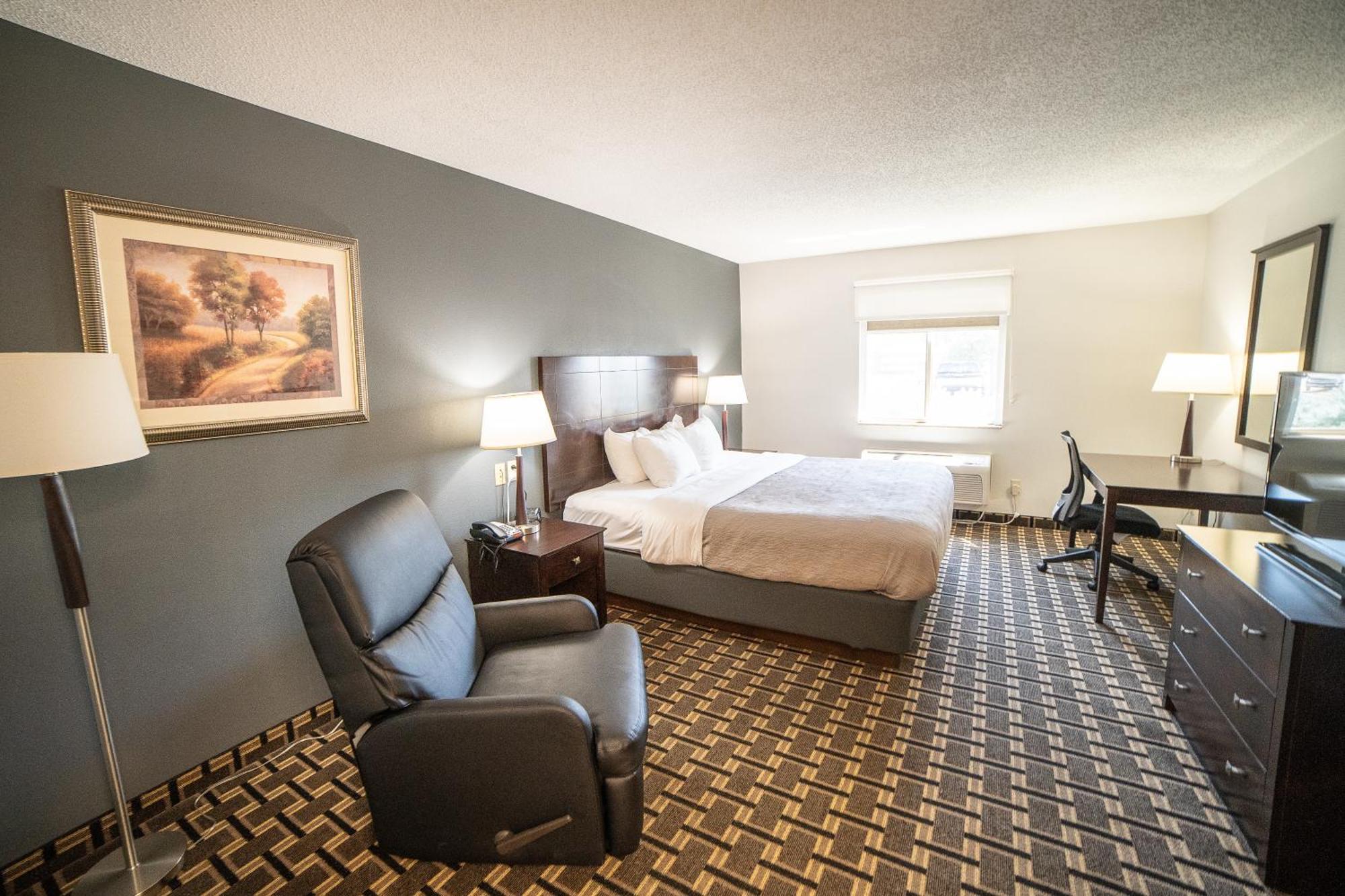 Quality Inn & Suites Watertown Near Prairie Lakes Ice Arena Zewnętrze zdjęcie