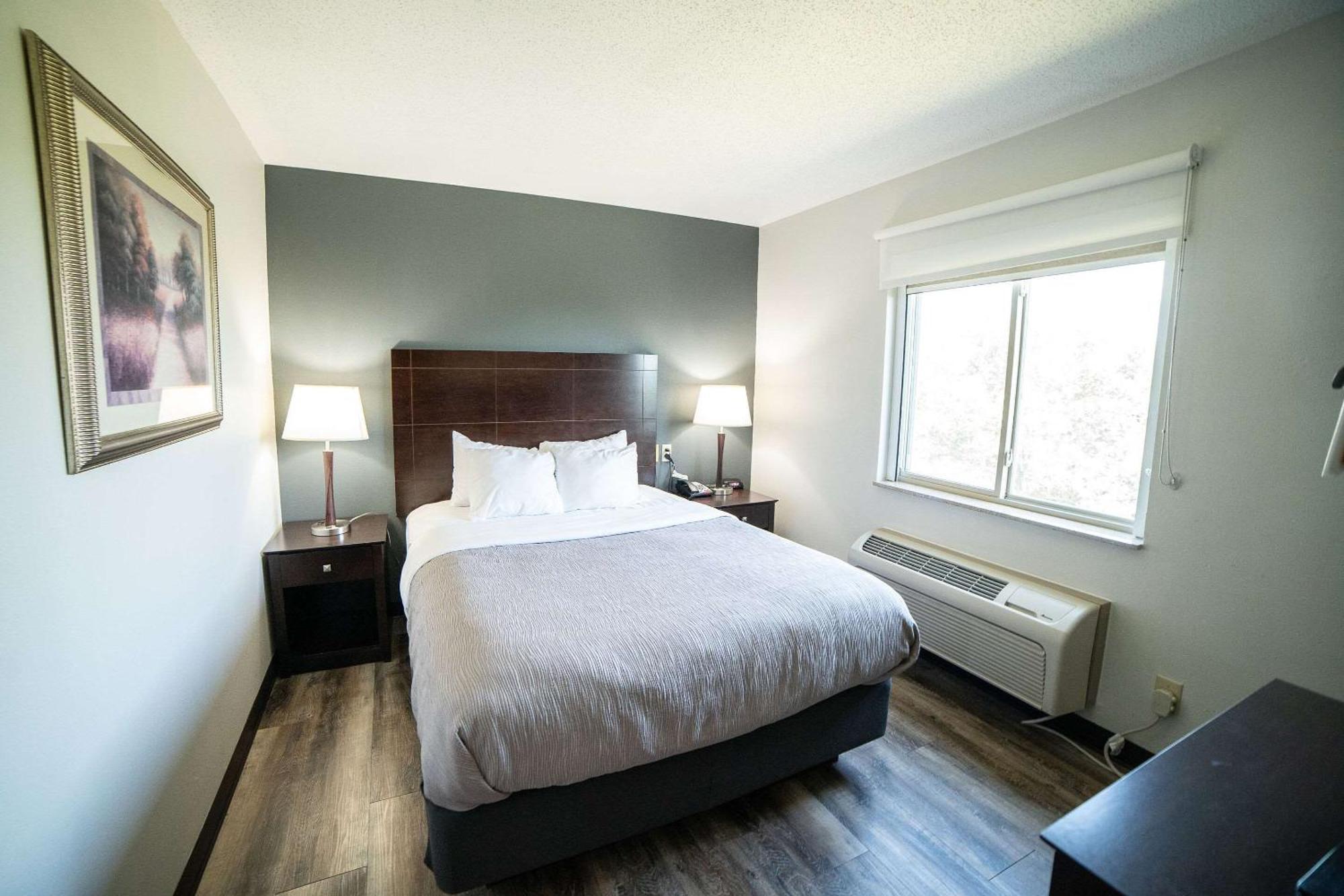 Quality Inn & Suites Watertown Near Prairie Lakes Ice Arena Zewnętrze zdjęcie