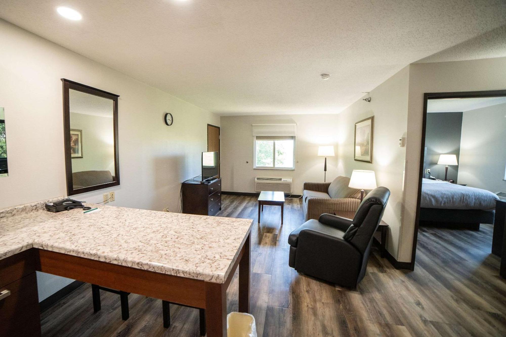 Quality Inn & Suites Watertown Near Prairie Lakes Ice Arena Zewnętrze zdjęcie