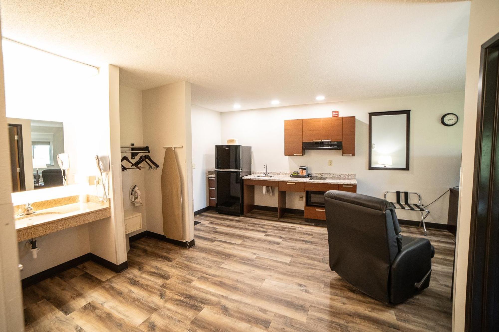 Quality Inn & Suites Watertown Near Prairie Lakes Ice Arena Zewnętrze zdjęcie