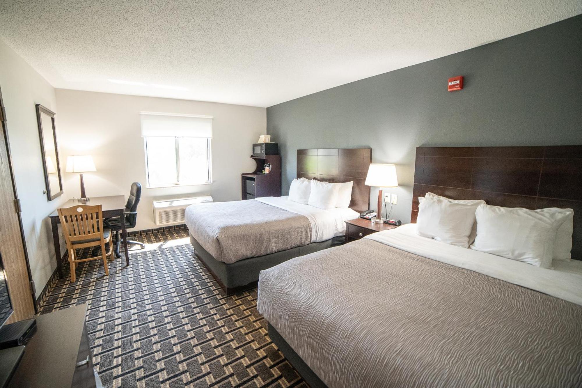 Quality Inn & Suites Watertown Near Prairie Lakes Ice Arena Zewnętrze zdjęcie