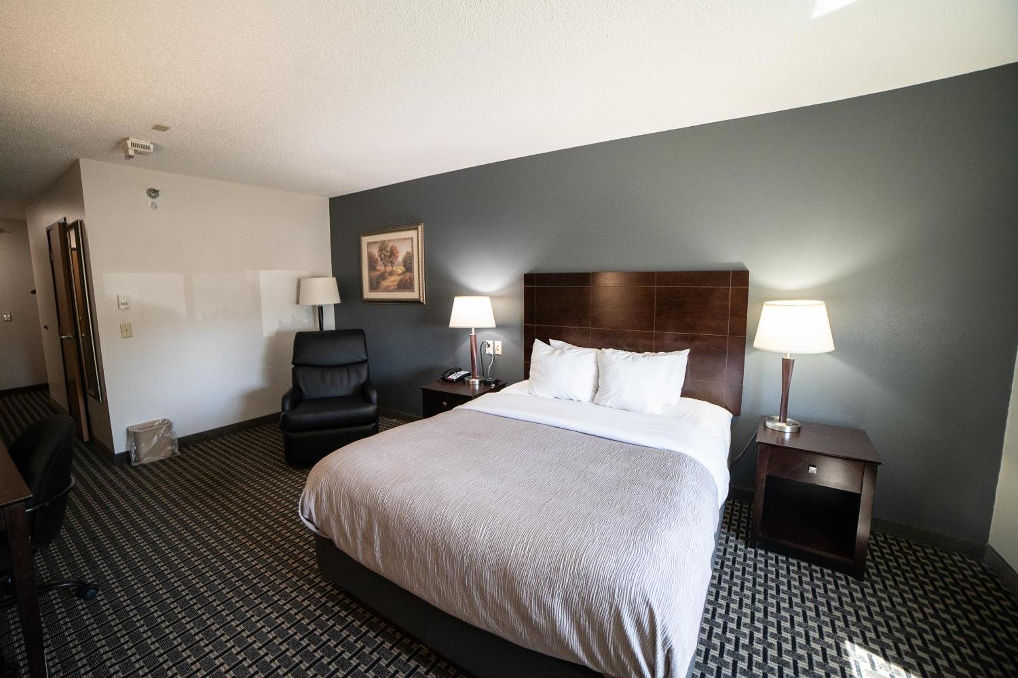 Quality Inn & Suites Watertown Near Prairie Lakes Ice Arena Zewnętrze zdjęcie