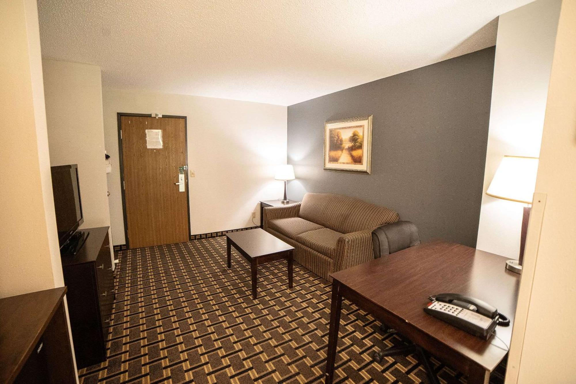 Quality Inn & Suites Watertown Near Prairie Lakes Ice Arena Zewnętrze zdjęcie