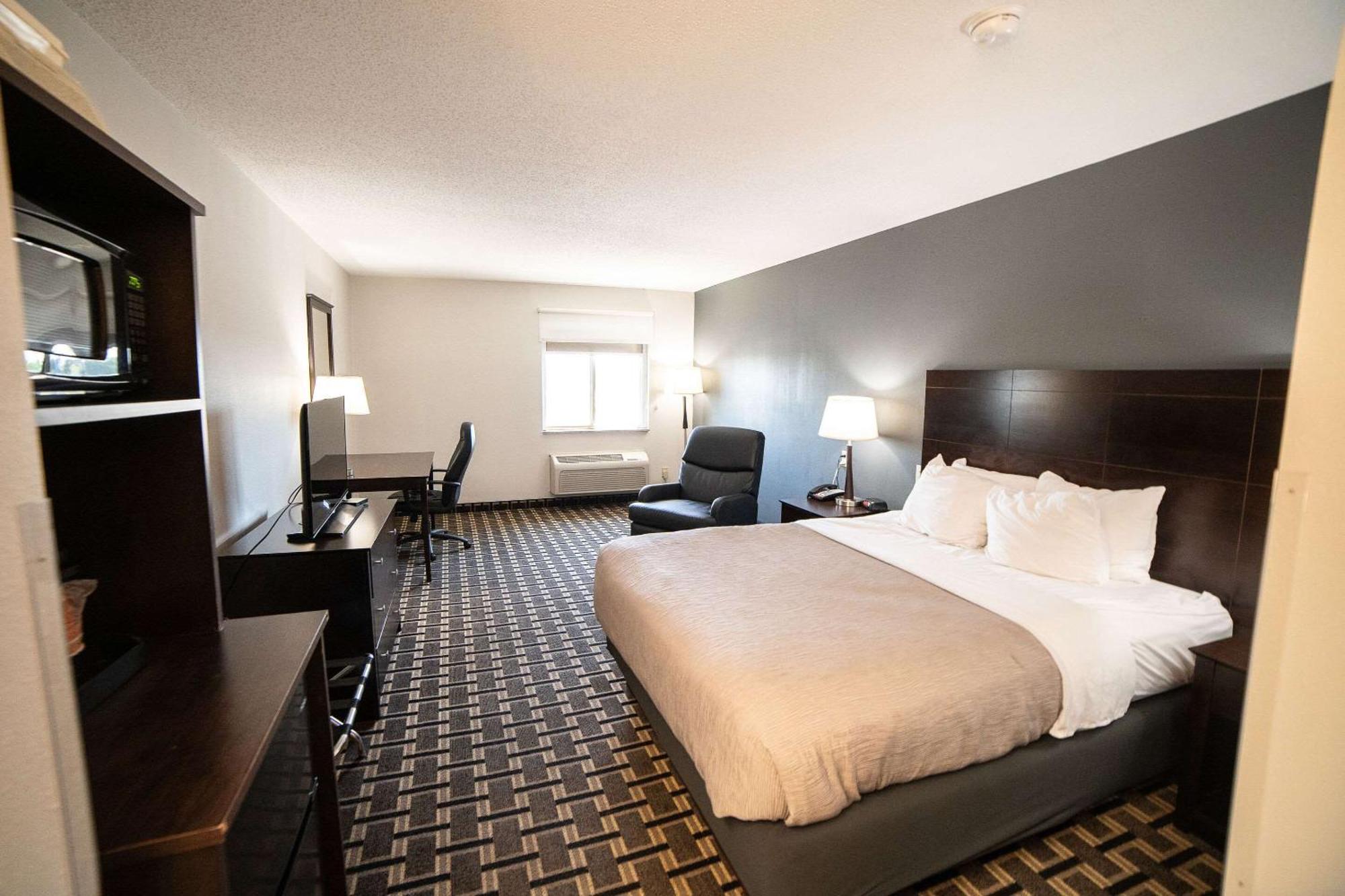 Quality Inn & Suites Watertown Near Prairie Lakes Ice Arena Zewnętrze zdjęcie